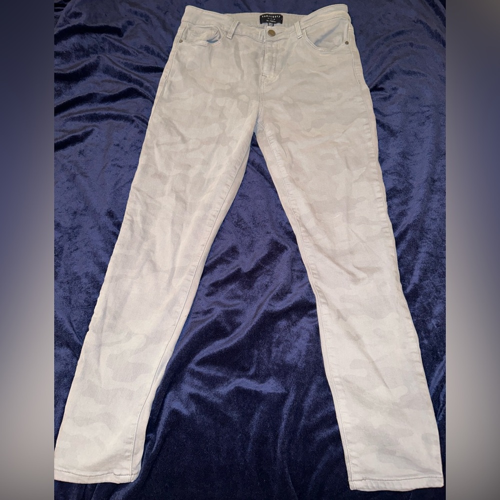 Light washed camo skinny jeans
